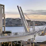 Апартаменты Seafront Lux Inc Pool, Upmarket Area Слима