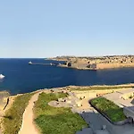Seafront Lux Inc Pool, Upmarket Area Слима