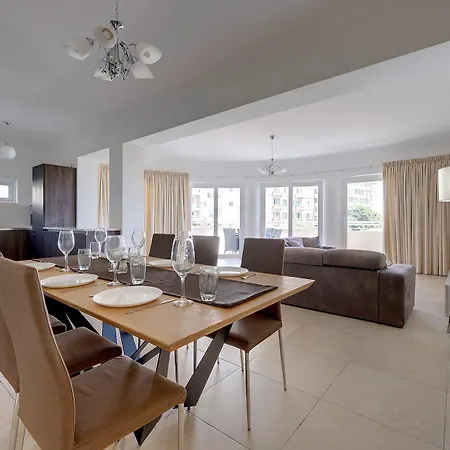 Seafront Lux Inc Pool, Upmarket Area スリーマ