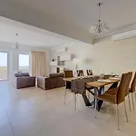 Apartment Seafront Lux Inc Pool, Upmarket Area *