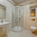 Apartment Seafront Lux Inc Pool, Upmarket Area