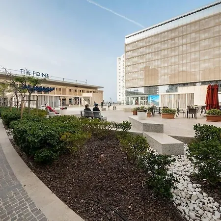 Seafront Lux Inc Pool, Upmarket Area Lejlighed *