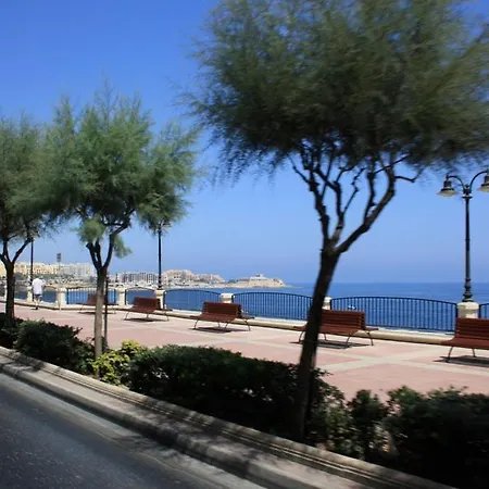 Lejlighed Seafront Lux Inc Pool, Upmarket Area *