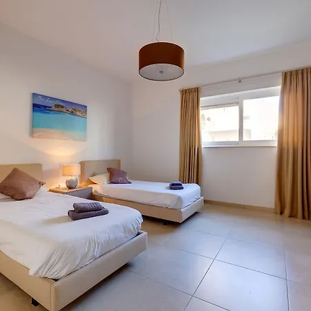 Seafront Lux Inc Pool, Upmarket Area Lejlighed