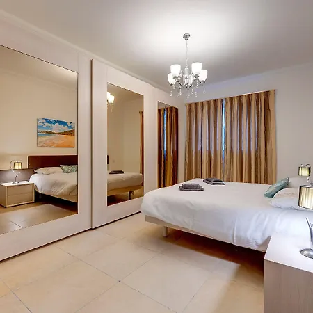 Seafront Lux Inc Pool, Upmarket Area Lejlighed *