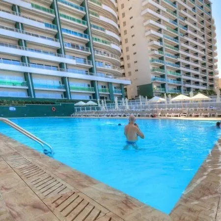 Seafront Lux Inc Pool, Upmarket Area Apartment *