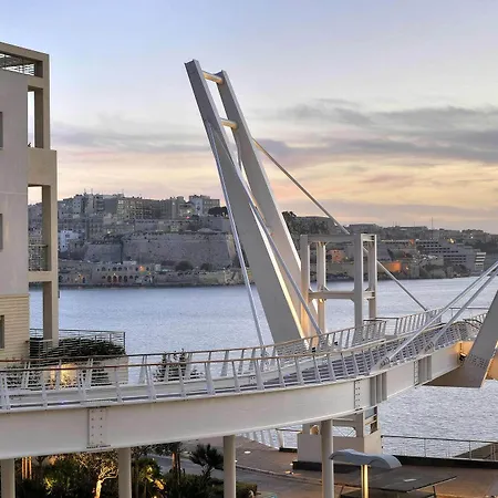 Seafront Lux Inc Pool, Upmarket Area Apartment Sliema