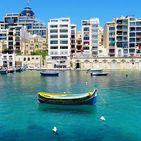 Apartment Seafront Lux Inc Pool, Upmarket Area *