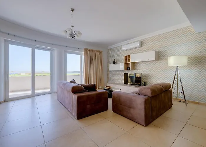 Apartment Seafront Lux Inc Pool, Upmarket Area *