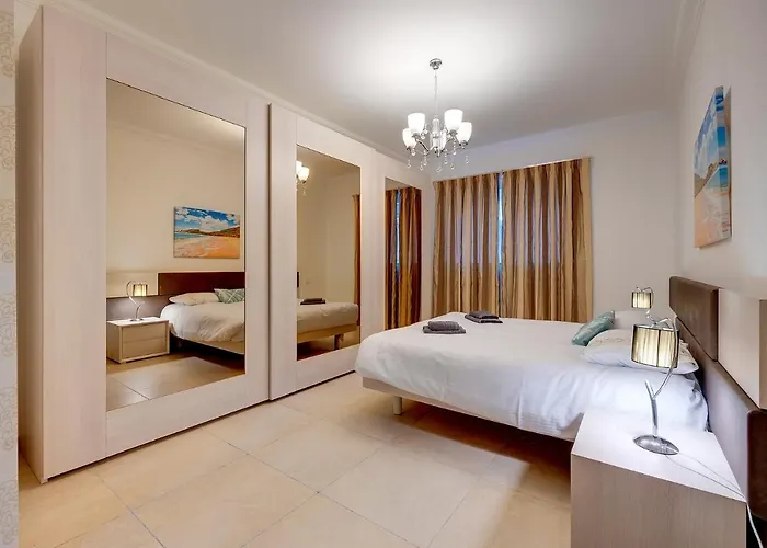 Apartment Seafront Lux Inc Pool, Upmarket Area *