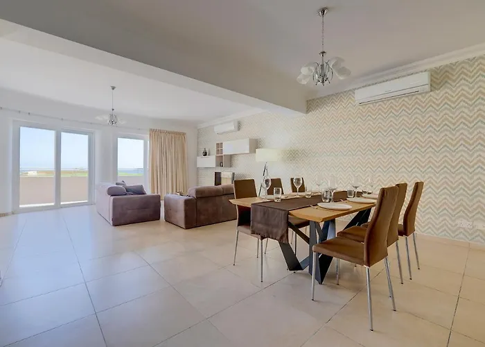 Apartment Seafront Lux Inc Pool, Upmarket Area *