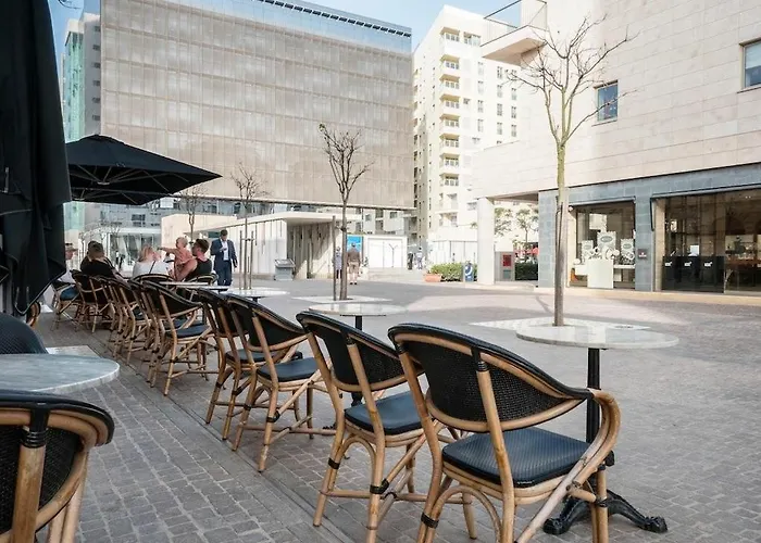 Lägenhet Seafront Lux Inc Pool, Upmarket Area *