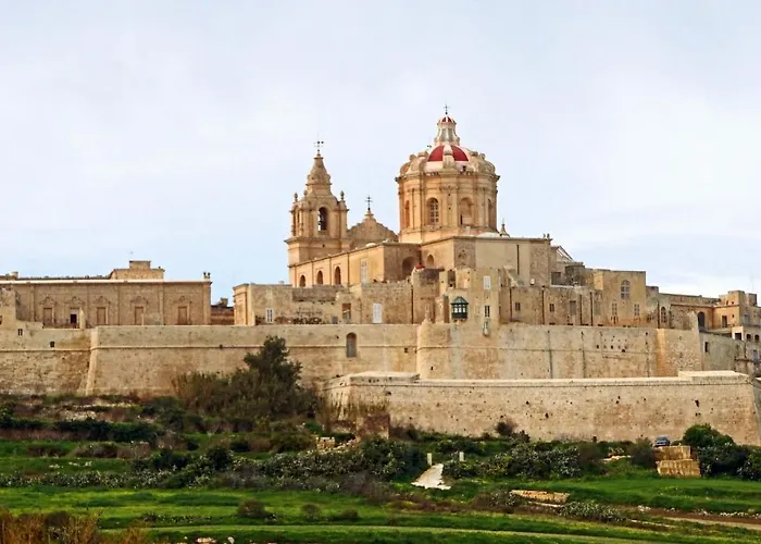 Apartment Seafront Lux Inc Pool, Upmarket Area Sliema