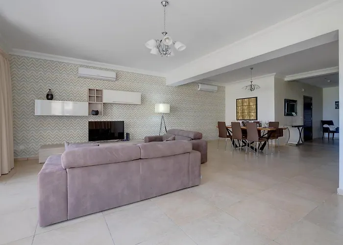 Seafront Lux Inc Pool, Upmarket Area Lägenhet