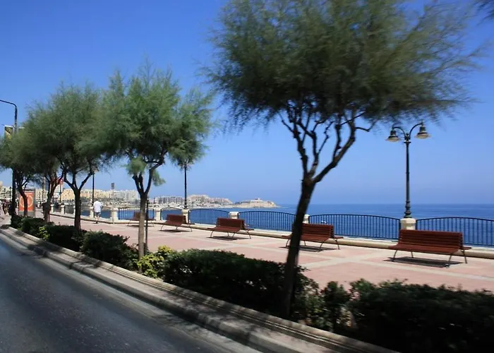 Lägenhet Seafront Lux Inc Pool, Upmarket Area *