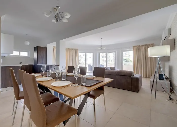 Lägenhet Seafront Lux Inc Pool, Upmarket Area