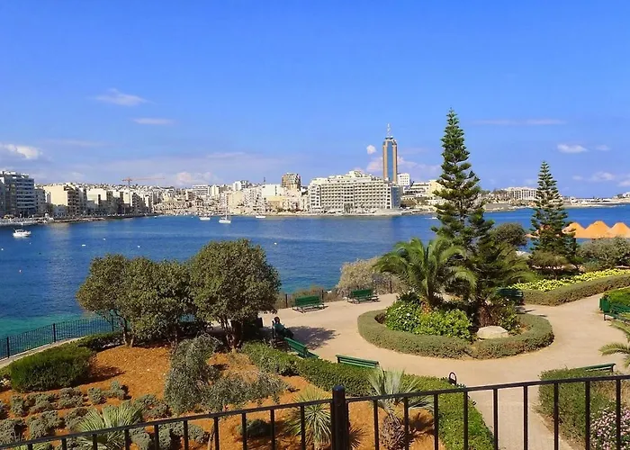 Seafront Lux Inc Pool, Upmarket Area Apartment Sliema