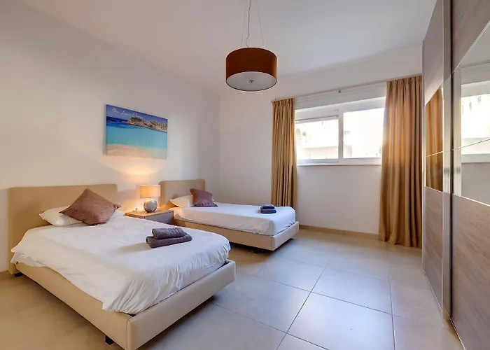 Seafront Lux Inc Pool, Upmarket Area Lägenhet