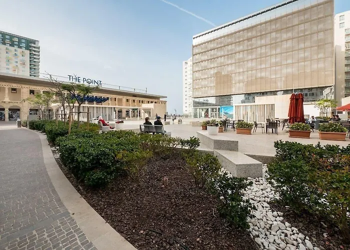 Seafront Lux Inc Pool, Upmarket Area Apartment Sliema