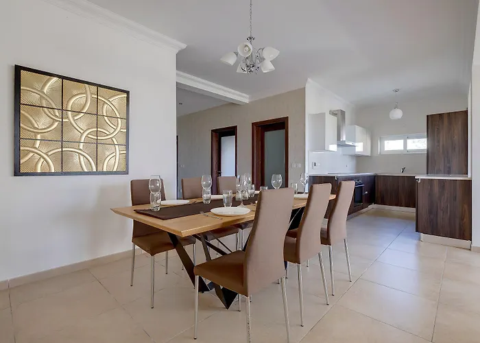 Seafront Lux Inc Pool, Upmarket Area Sliema