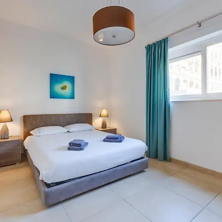 Seafront Lux Inc Pool, Upmarket Area Sliema