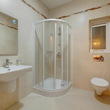 Appartamento Seafront Lux Inc Pool, Upmarket Area